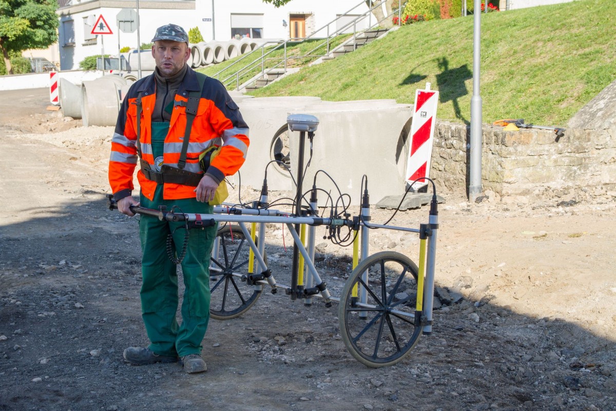 Fahrbares Metallsuchgerät mit GPS Standortbestimmung zur Auswertung von Gefahrmitteln aus dem 2.ten Weltkrieg.