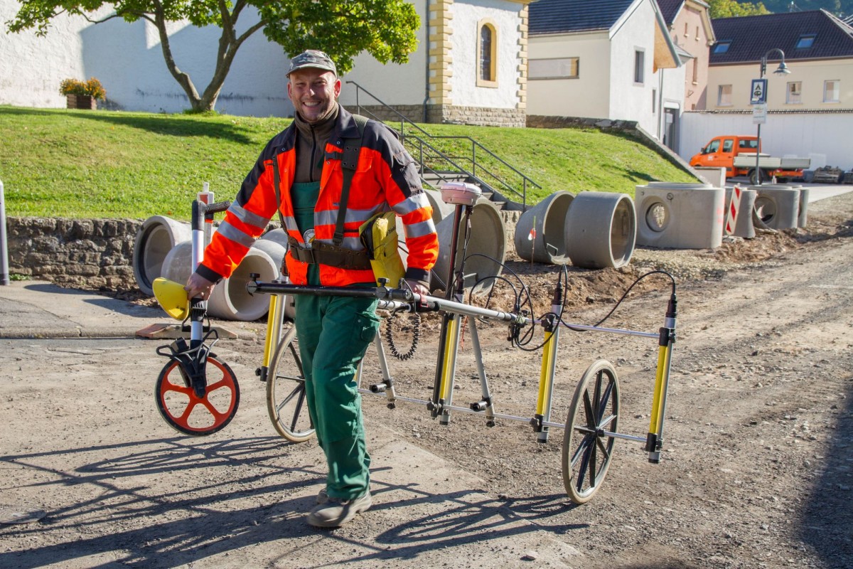 Fahrbares Metallsuchgerät mit GPS Standortbestimmung zur Auswertung von Gefahrmitteln aus dem 2.ten Weltkrieg.